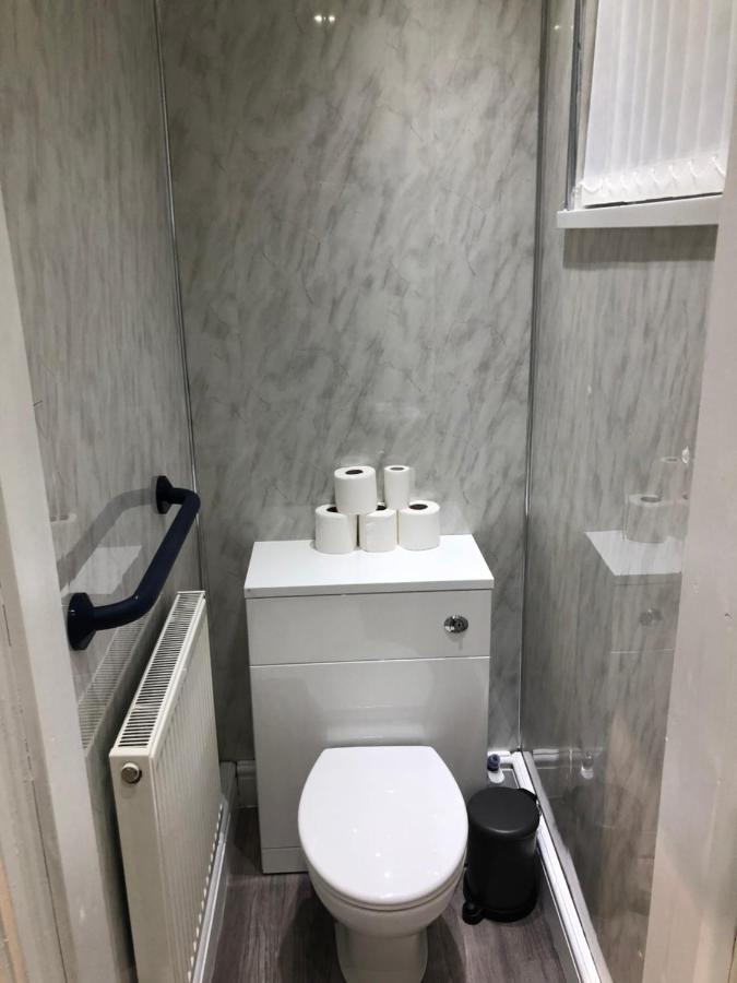 Handpost Lodge ニューポート エクステリア 写真